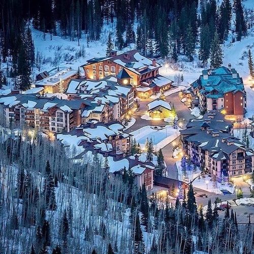 Solitude Luxury Condo. Free Parking. Clean. Ski in/out. Family Friendly