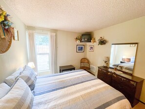 2 bedrooms, free WiFi, bed sheets - Chamonix 77: Budget Friendly (Mammoth Lakes)