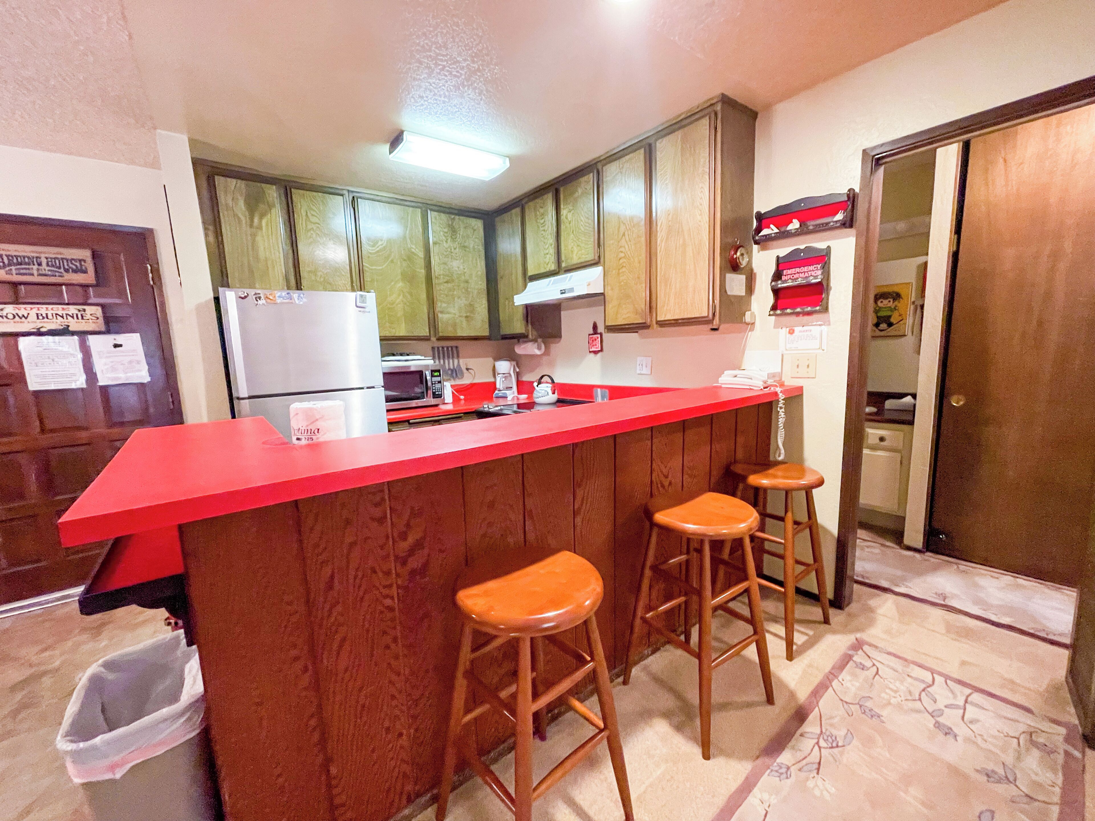 Frigorifero, microonde, forno, piano cottura