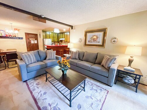 1 makuuhuone ja 1 kylpyhuone, vuodepaikkoja 5, yhden tason nauttia Mammoth-järvien loma