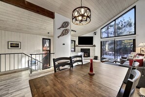Interior - Woodlands 31: Pet Friendly, On Sierra Star Golf Co (Mammoth Lakes)