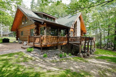Secluded waterfront log cabin with game room, dock, fire pit & deck