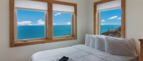 2 عدّة غرف نوم ومكواة/لوح كي وواي فاي وملاءات أسرّة