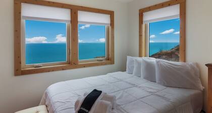 Poplar at Lake Bluff Preserve-Spectacular Lake Michigan Views-Sleeps 8