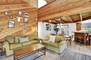 Televisión y chimenea 