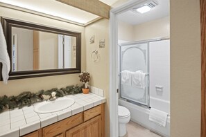 Shower - Sunshine Village 165- Centrally Located, Near Eagl (Mammoth Lakes)