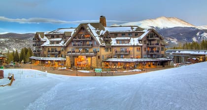 New Luxury 2Bedroom on Upper Floor Ski In/Ski Out in Breckenridge