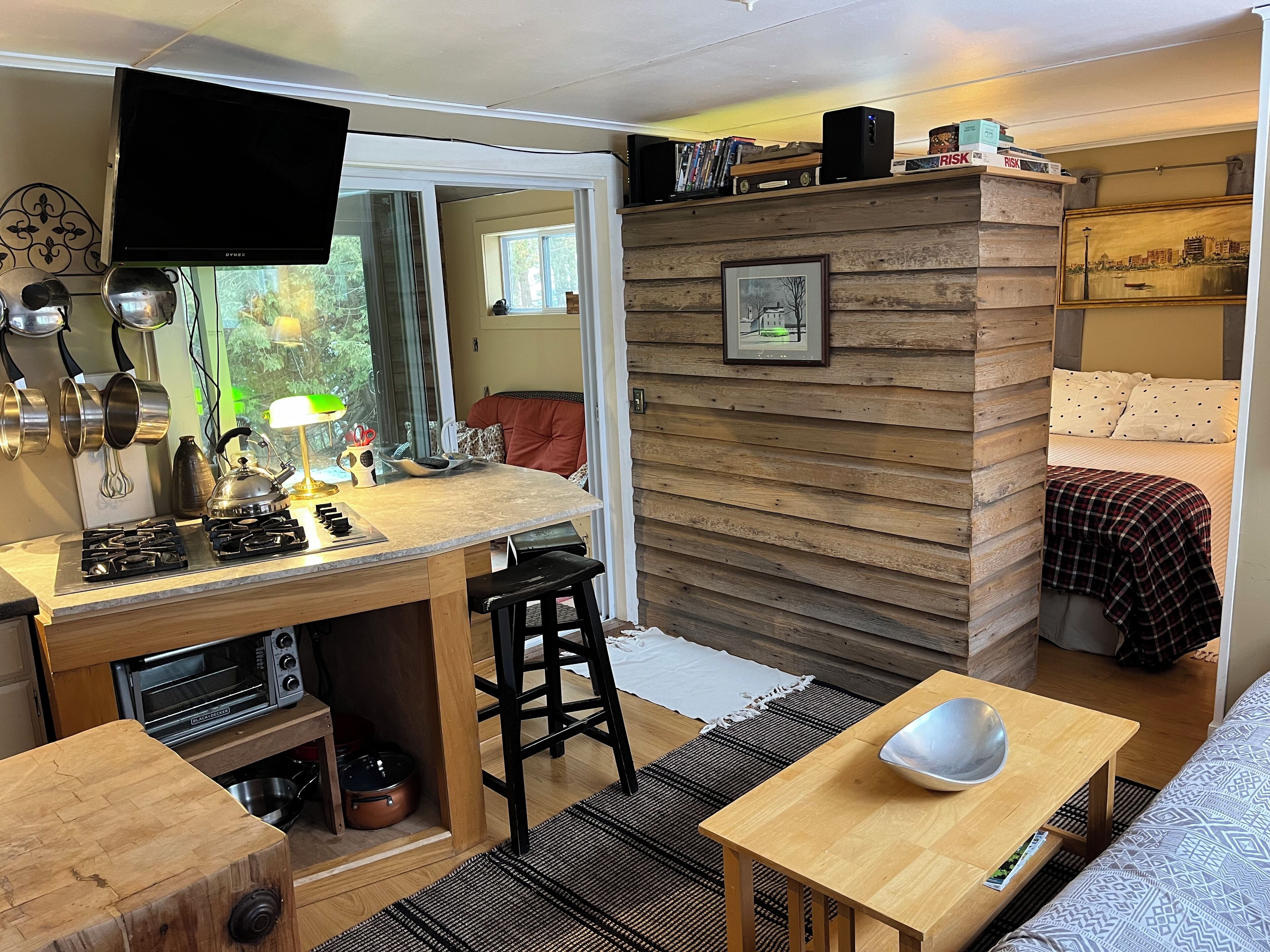 1 habitación, tabla de planchar con plancha, wifi y ropa de cama 