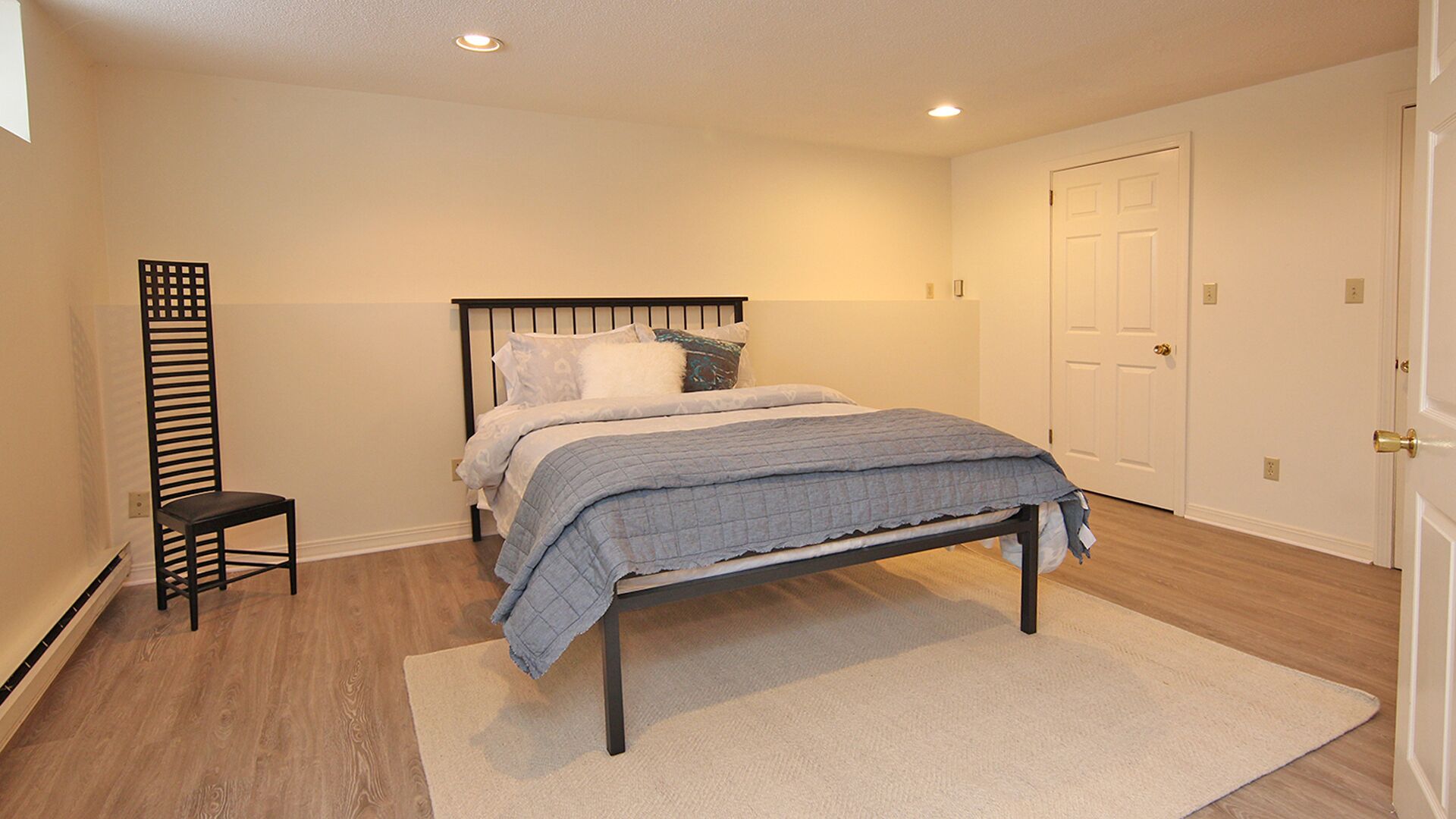 4 bedrooms, internet, bed sheets