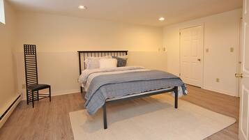 4 bedrooms, internet, bed sheets