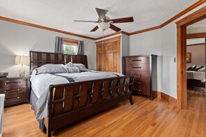 3 habitaciones, tabla de planchar con plancha y cuna de viaje 