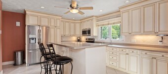 Acogedora casa de 7 habitaciones con gran terraza y gran patio. <15 millas a Boston / Salem.