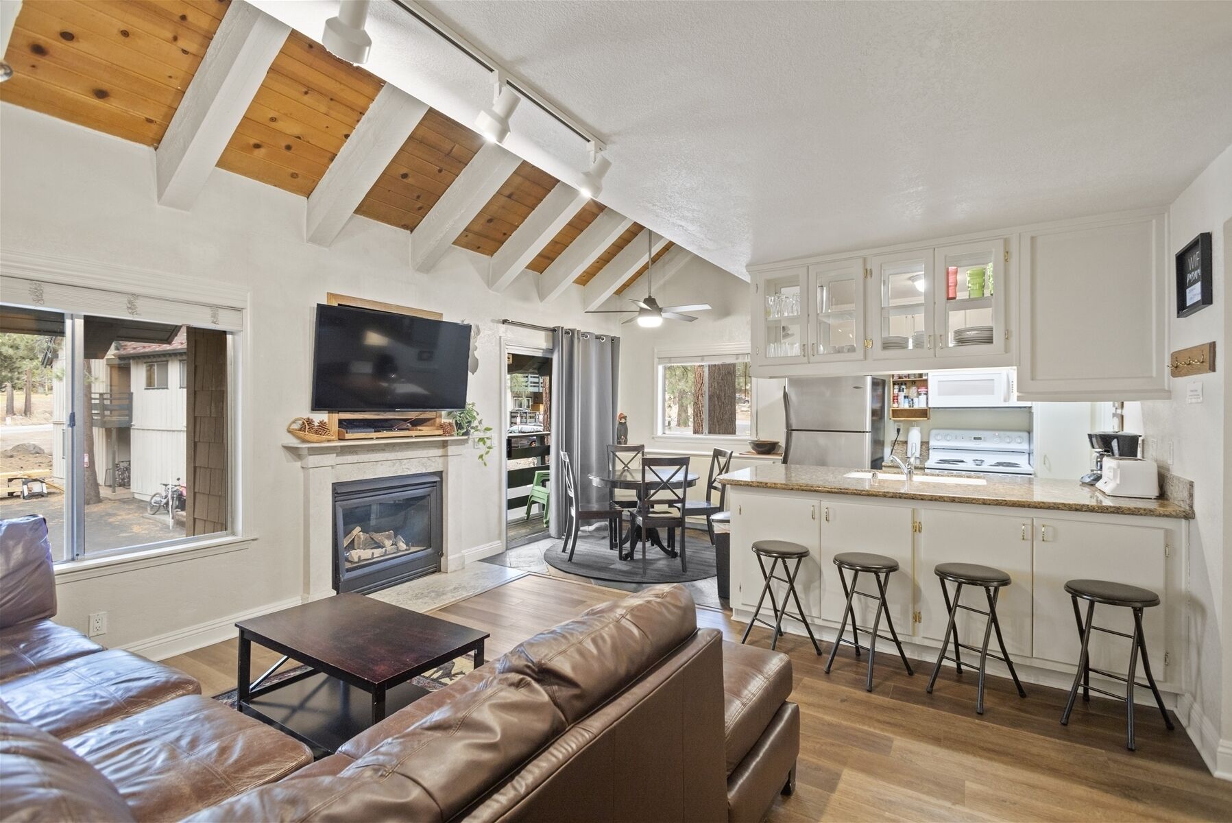 Heritage 207 Pet Friendly, Near Eagle Lodge Shuttle