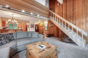 TV, fireplace - Sunrise 29: Upgraded, spacious, quiet (Mammoth Lakes)