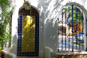 Exterior detail - Mediterranean Style-Steps to beach-Great pool! Great balcony!! (Playa del Carmen)