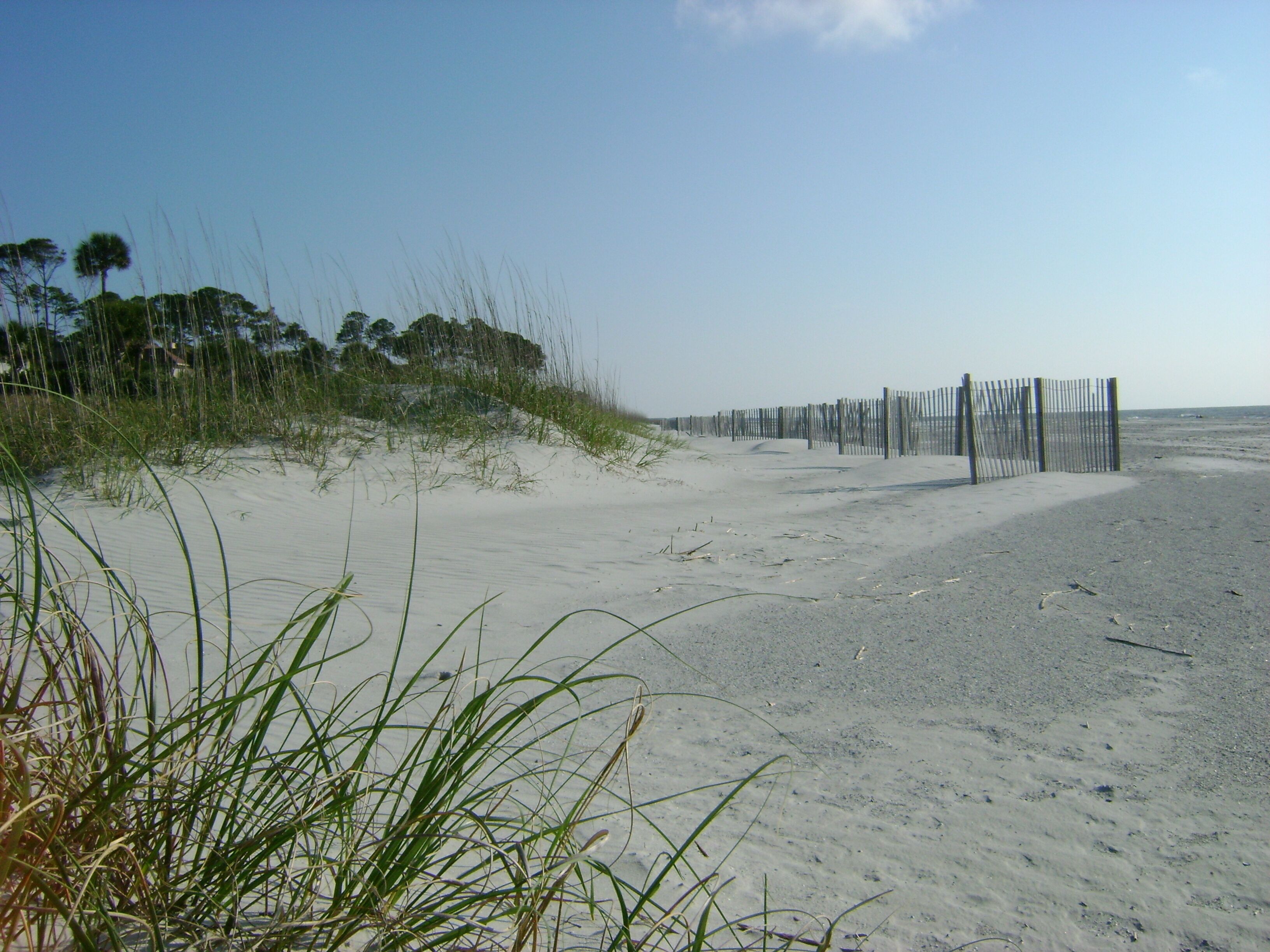 Beach nearby, sun loungers, beach towels