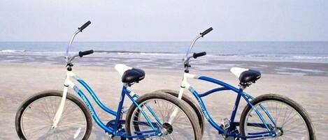 In Strandnähe, Liegestühle, Strandtücher