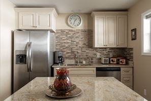 Fridge, microwave, oven, stovetop - The Last Best Place With Mountain Views (Bozeman)
