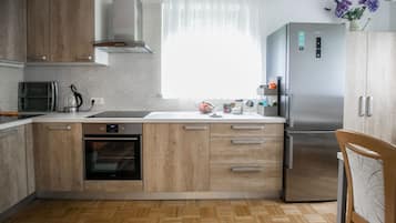 Réfrigérateur, four, plaque de cuisson, lave-vaisselle