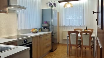 Kühlschrank, Ofen, Herdplatte, Geschirrspüler