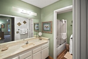 Bathroom - Wildflower 2: Pet Friendly, Central to Town & Shut (Mammoth Lakes)