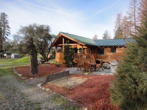 New Cedar Log House at Yosemite Gate
