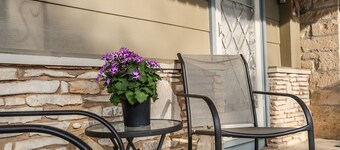 L&L River Haus | 2/2 Country Farmhouse | River Access | Hill Country Views