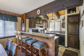 Cookware/dishes/utensils