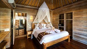 In-room safe, iron/ironing board (on request), free WiFi - The Canda Villas (Lembongan Island)
