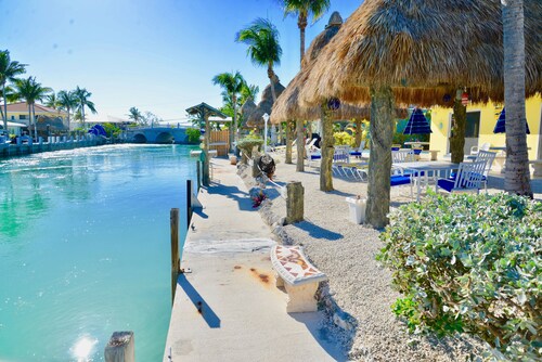 DUPLEX IN DUCK KEY, 2 Bedroom/2 Bath, W/Private 90' Dock,  Trailer Storage INCL