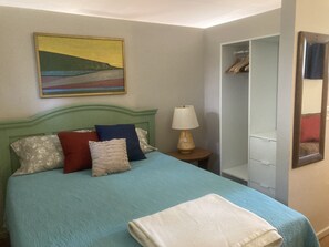 1 slaapkamer, een strijkplank/strijkijzer, wifi, beddengoed