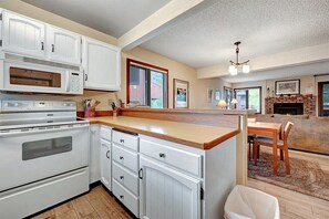 Cookware/dishes/utensils