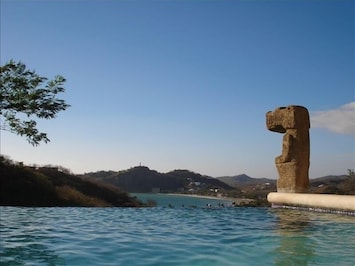 Sunny day at the infinity pool
BEST VIEW IN TOWN!!