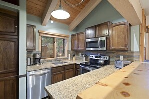 Cookware/dishes/utensils