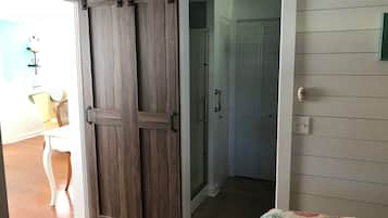 1 chambre, bureau, fer et planche à repasser, Wi-Fi gratuit