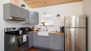 冰箱、微波炉、烤箱、炉灶