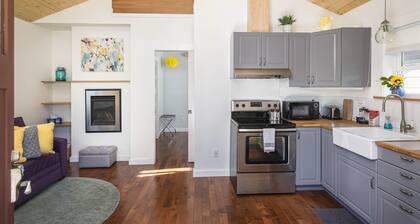 Charming Fireplace! Walk to Alberta Arts SilverStar cottage in NE Portland.