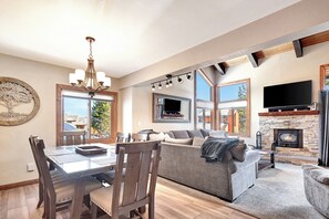 TV, fireplace - Sunrise 1: Upgraded, Mountain Views (Mammoth Lakes)