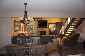 Télévision, cheminée