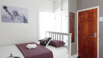 4 bedrooms, iron/ironing board, free WiFi, bed sheets