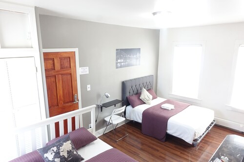 ⭐️Best NYC House-subway access✈️EWR Airport+Free Parking