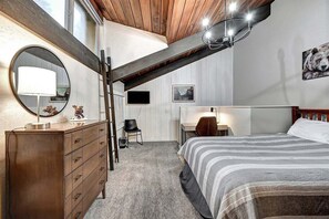 2 bedrooms, desk, WiFi