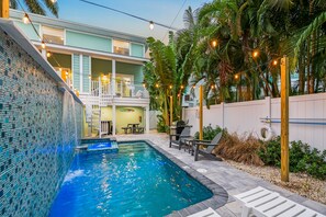 A heated pool - JUST One Block From Beach and One Block From Village – Island Time West (Siesta Key)