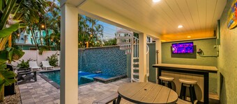 Private Pool/Spa in Siesta Key Village, Steps to the Beach! Island Time West