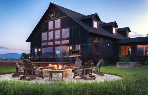 Tetonia Lodge | Postcard views, fireplace, bunk room and big kitchen