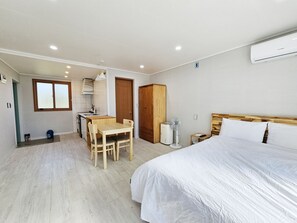 Room (33m²)