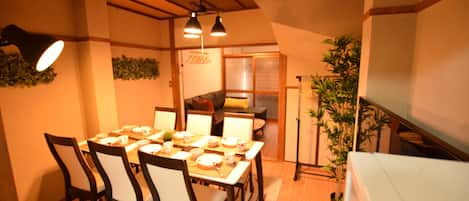 Maison (Private Vacation) | Restauration dans la chambre