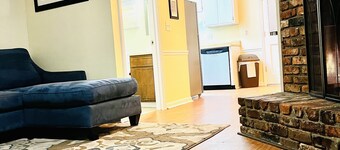 LAVISH CONDO-BIG HOUSE MUSEUM, IDLE HR GOLF, WESLEYAN COLLEGE, MERCER UNIVERSITY