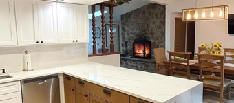 Cozy Pocono House, Game Room, Community Pool, Privacy, Camelback, Ski