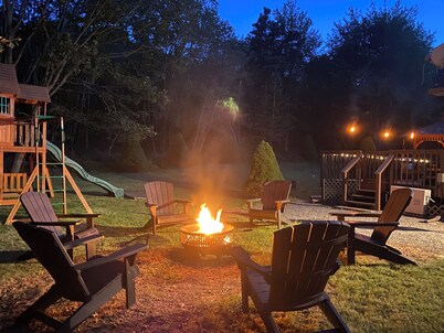 Cozy Pocono House, Game Room, Community Pool, Privacy, Camelback, Ski